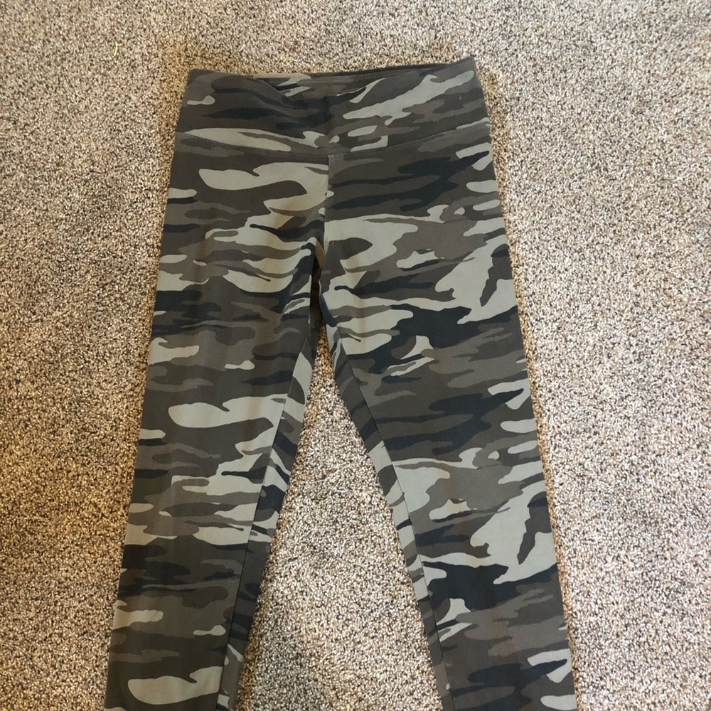 (3/$15) EXPRESS Camo leggings :)